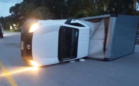 Volcó camioneta en  la México-Laredo         
