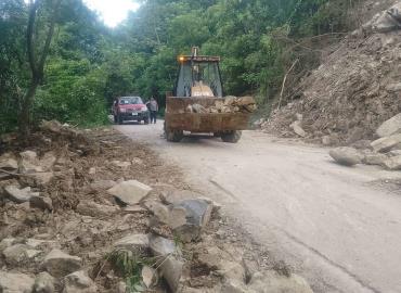 Trabaja Matlapa contra deslaves y rumores
