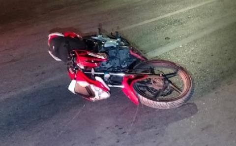 Motociclista sufrió una Fuerte caída en barrio
