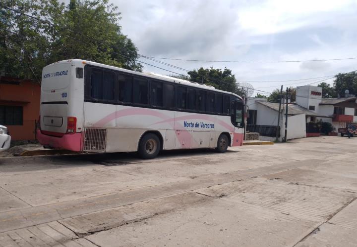 Reubican temporalmente parada de autobuses