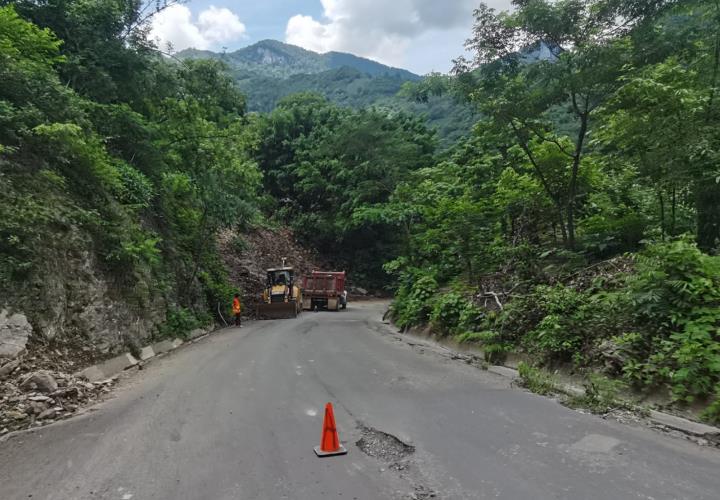 Realizó Obras Públicas limpieza de caminos