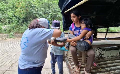 Varilla atraviesa pie de niña en Papatlaco