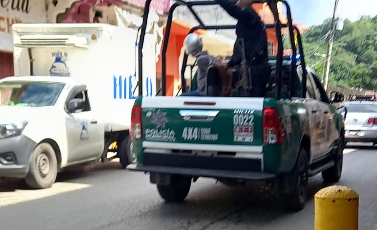 MOTO IMPACTA CONTRA COCHE; UN DETENIDO