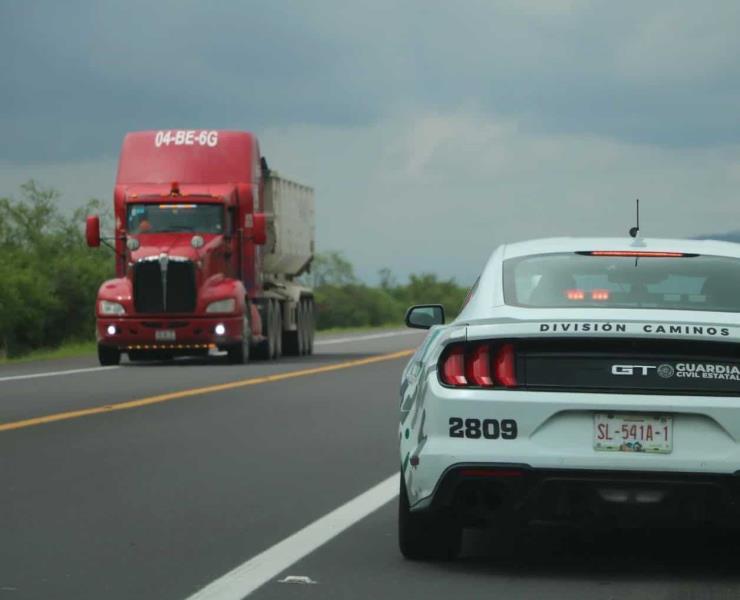 Autoridades mantienen vigilancia en carreteras
