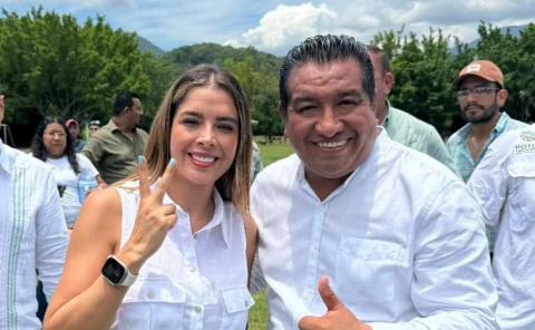 Reconoce Alcalde respaldo estatal en gira de senadora Ruth González
