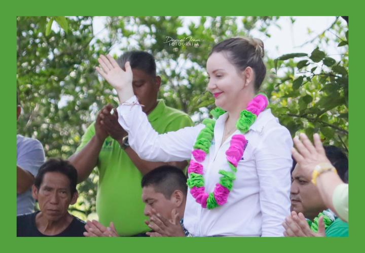 Arranca Marichuy pavimentación en Nexcuayo Primero