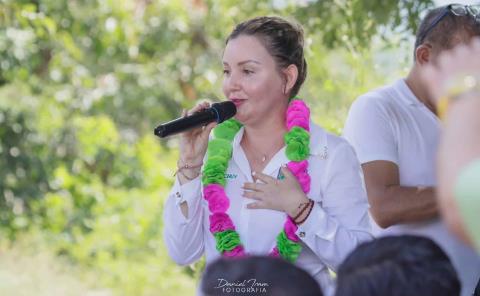 Arranca Marichuy pavimentación en Nexcuayo Primero