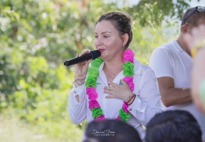 Arranca Marichuy pavimentación en Nexcuayo Primero