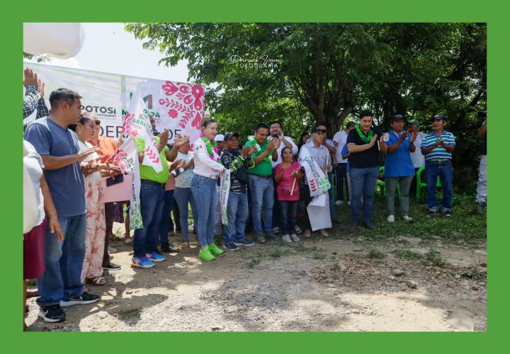 Arranca Marichuy pavimentación en Nexcuayo Primero