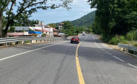 Evaden topes en Apanco; conductores se quejan por exceso de altura