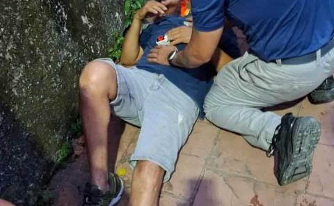 Lesionado tras caer de unas escalera