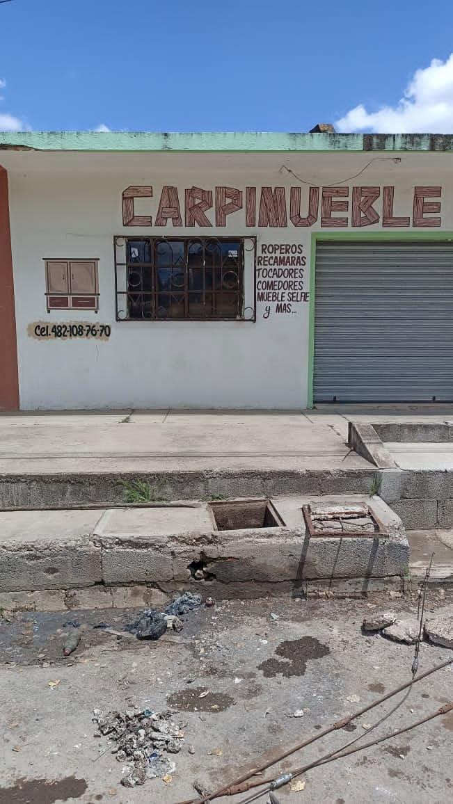 Desechos tapan línea de drenaje