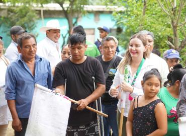 Rompe alcaldesa rezago en barrio San Miguel, Chalchocoyo 