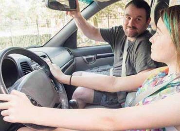 Menores al volante, riesgo a la sociedad