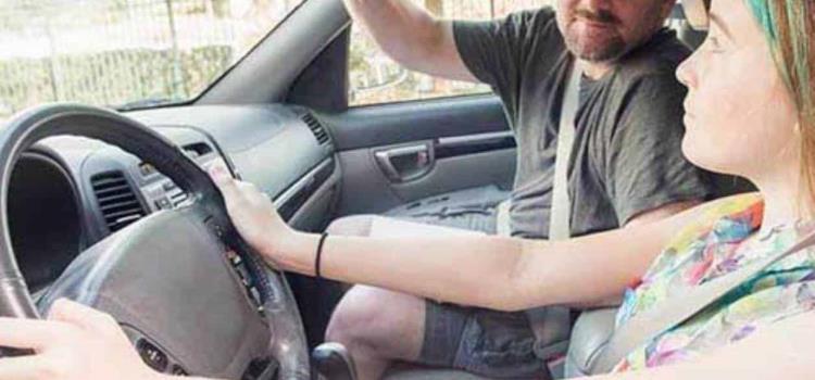 Menores al volante, riesgo a la sociedad