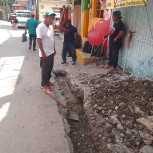 Instalan nuevas tuberías de drenaje