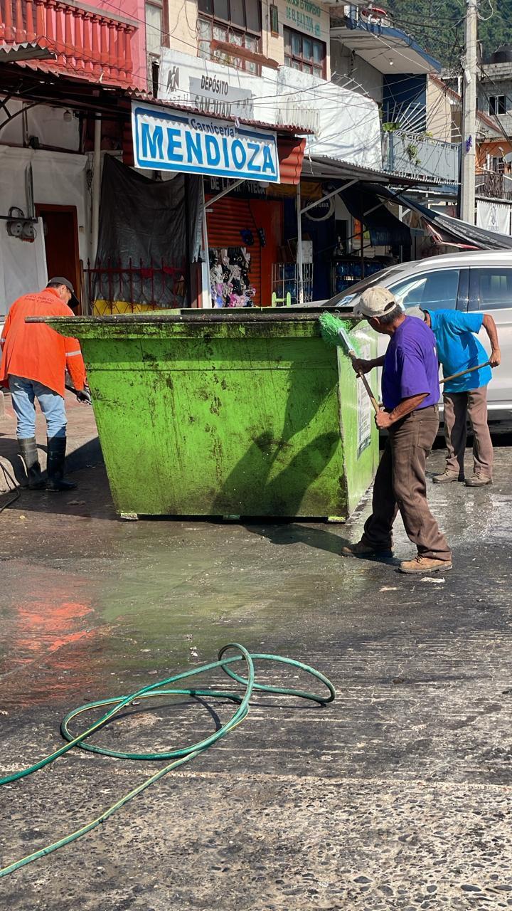 Lavado y desinfección de contenedores realiza AP