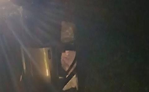Vehículo salió del camino