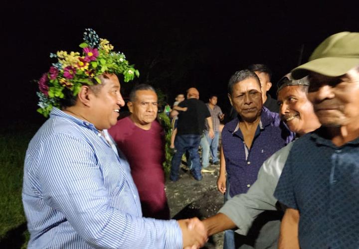 Anuncio alcalde construcción de puente en Tlacuilola