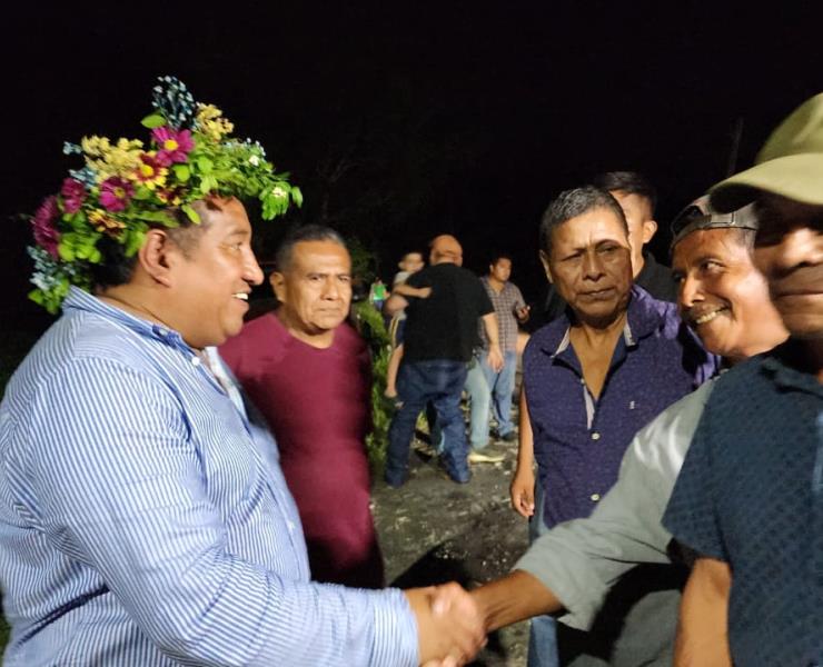 Anuncio alcalde construcción de puente en Tlacuilola
