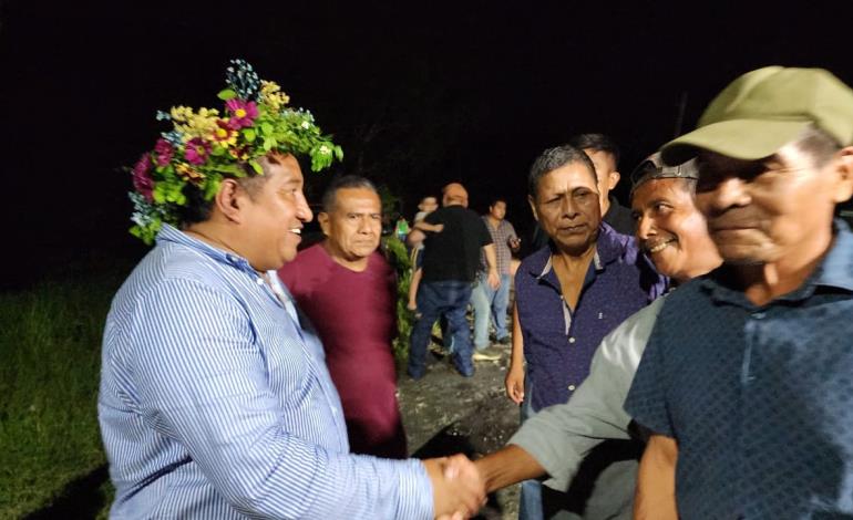 Anuncio alcalde construcción de puente en Tlacuilola