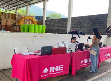 Atiende INE en Matlapa trámites de credencialización