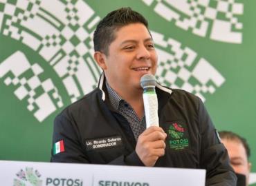 El "Padrino de San Luis Potosí" se suma a los XV años de Isela