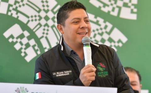 El "Padrino de San Luis Potosí" se suma a los XV años de Isela
