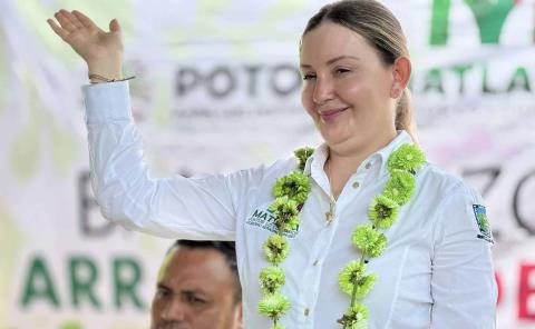 Arranca alcaldesa obras de pavimentación en Cuatotolapa

