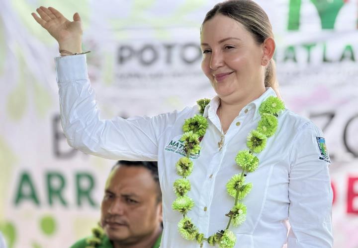 Arranca alcaldesa obras de pavimentación en Cuatotolapa