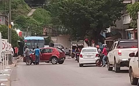 Camioneta vs. motocicleta