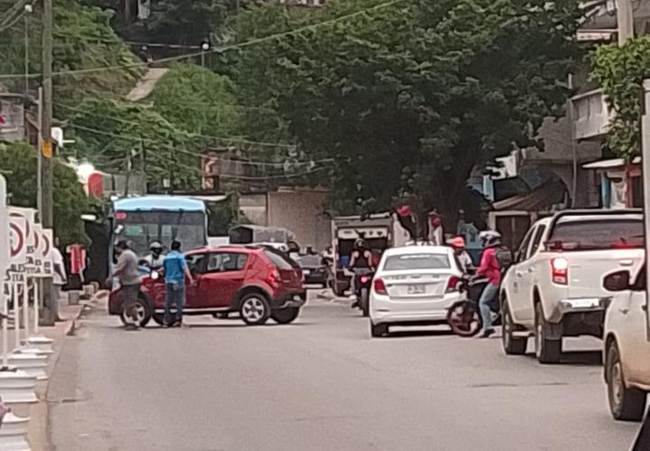 Camioneta vs. motocicleta