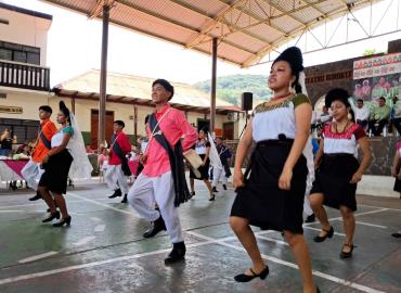 Danzantes folclóricos de Escuatitla brillan en celebración indígena