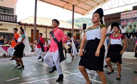 Danzantes folclóricos de Escuatitla brillan en celebración indígena