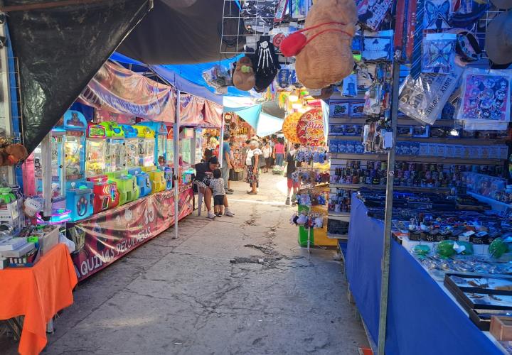 Desplaza 4T a locales en fiesta patronal; priorizan a foráneos