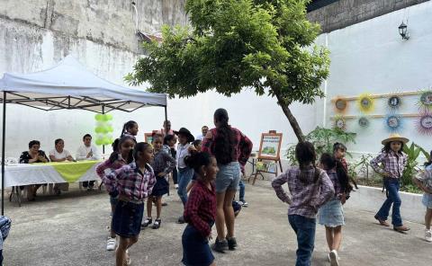 Clausuran curso "Mis vacaciones en la biblioteca 2025" en Matlapa
