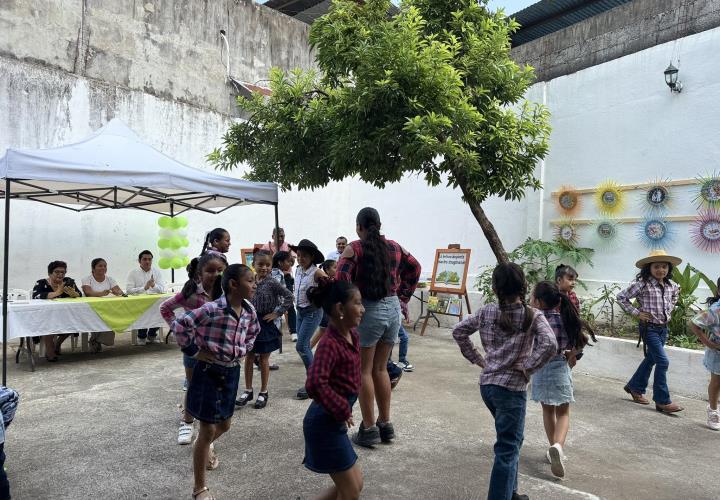 Clausuran curso "Mis vacaciones en la biblioteca 2025" en Matlapa