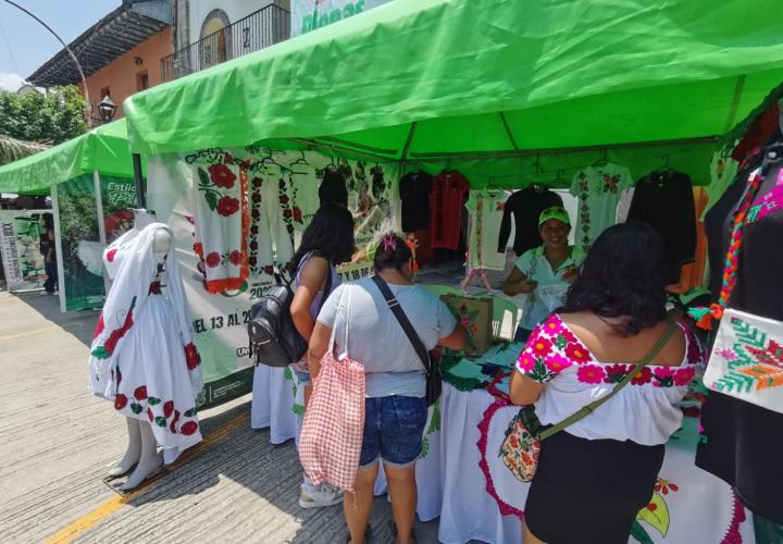 Exhibición de productos destaca a artesanos
