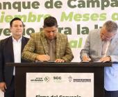 Arnulfo asistió a  firma de convenio 