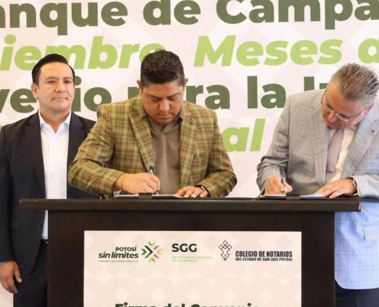 Arnulfo asistió a  firma de convenio 
