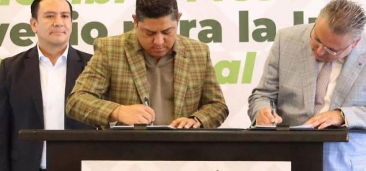 Arnulfo asistió a firma de convenio Arnulfo asistió a firma de convenio