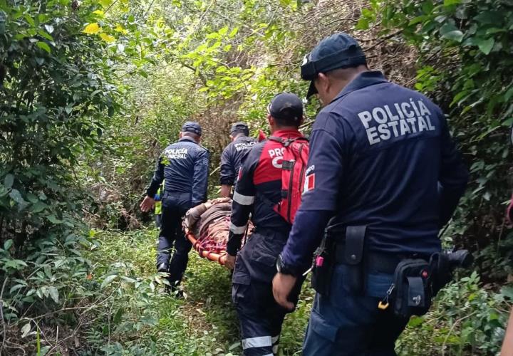 Hallan con vida a adulto mayor extraviado en Chapulhuacán