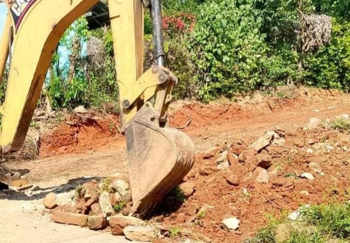Impulsa Cabañas pavimentación en Tlachiquilyacapa