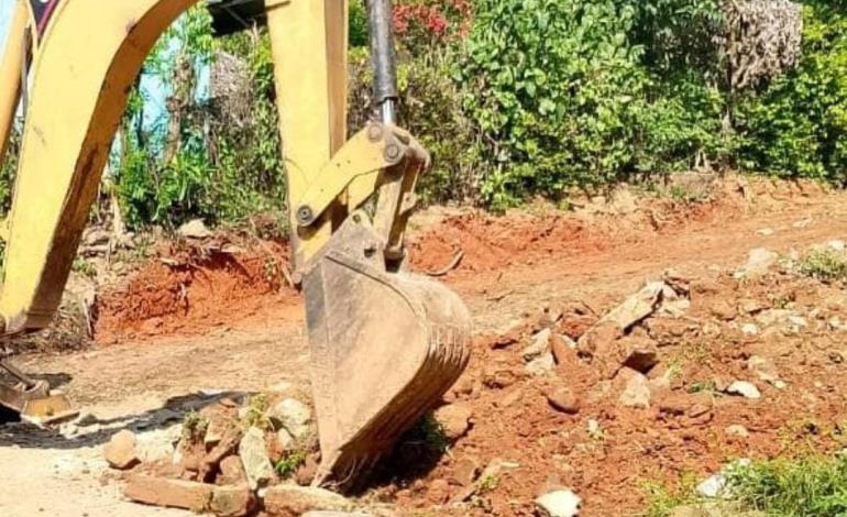 Impulsa Cabañas pavimentación en Tlachiquilyacapa