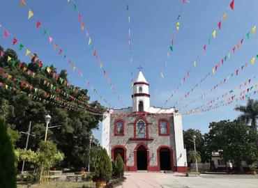 Feria parroquial reúne a la comunidad católica