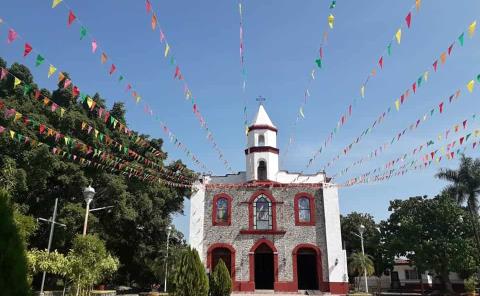 Feria parroquial reúne a la comunidad católica
