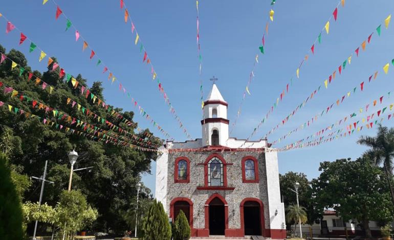 Feria parroquial reúne a la comunidad católica