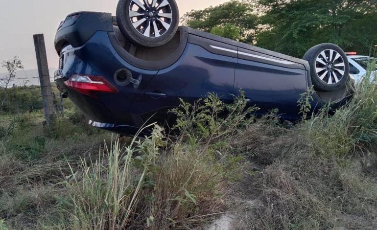 VOLCÓ AUTO EN CAMINO A MICOS     