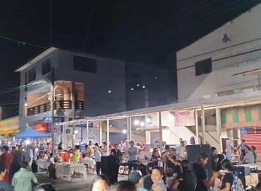 Aniversario del mercadito nocturno: Música, sabores y la presencia inesperada de Isela