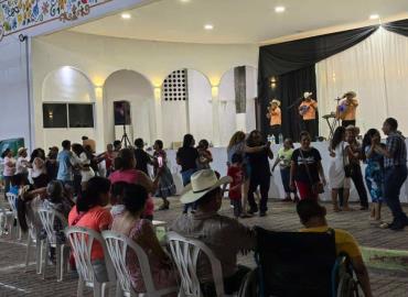 Piden instalar tarimas para domingos de huapango